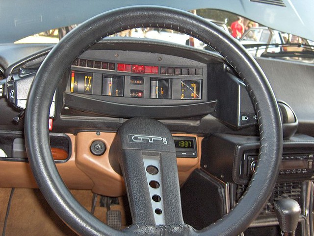 796px-Citroen CX dashboard