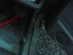 "Bjerka-biln". D�rken p� H.side forran.
"Flinstone-syndrom" her?