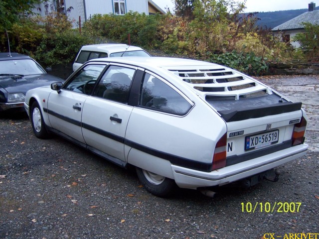 Laksetrapp og hvitlakerte felger.