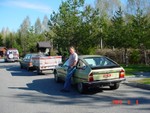 John og bilene p� rasteplass